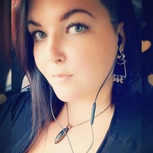 Meet your Posher, Lacey